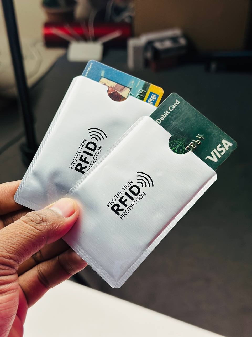 imgi_22_photo_2024-12-29_16-59-52 Anti Rfid Card Holder NFC Blocking Reader Case Protection Aluminium – 1pc – Silver - Image 1